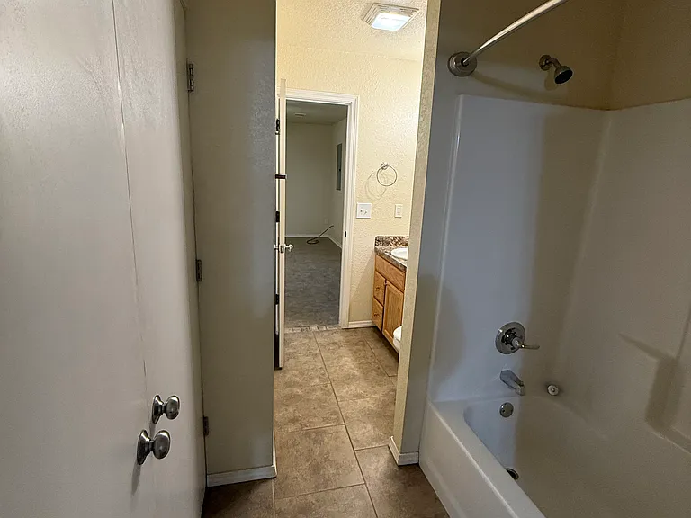 413 Carr St — Photo 8
