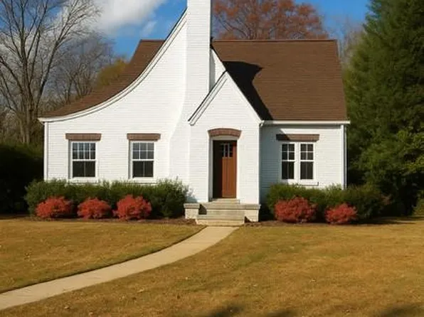 715 Country Club Rd, Mount Airy, NC 27030