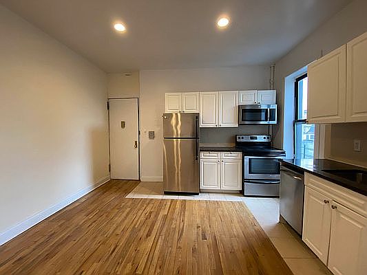 2nd image of 101 Audubon Ave #611