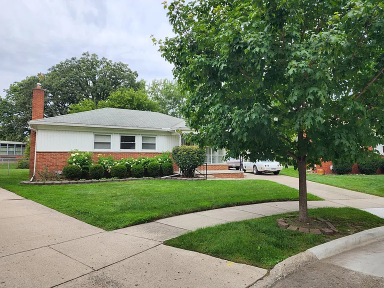 561 Lerner Ave — Photo 14