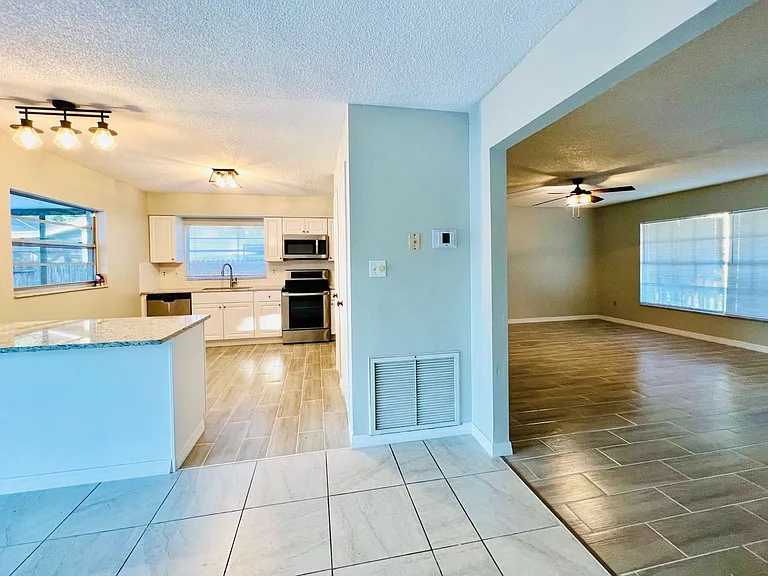 1610 Palm Leaf Dr — Photo 10
