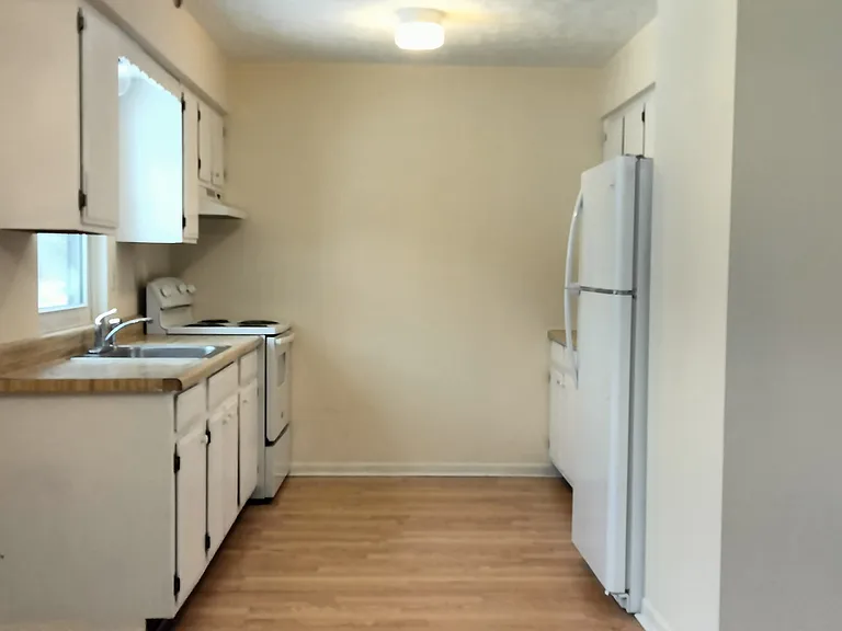 145 Village Ct #145 — Photo 6