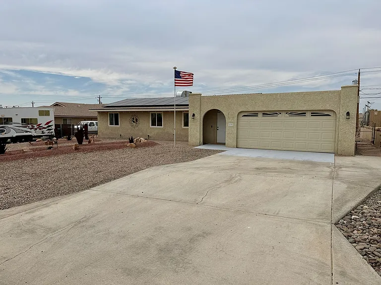 2195 Bombay Dr — Photo 3