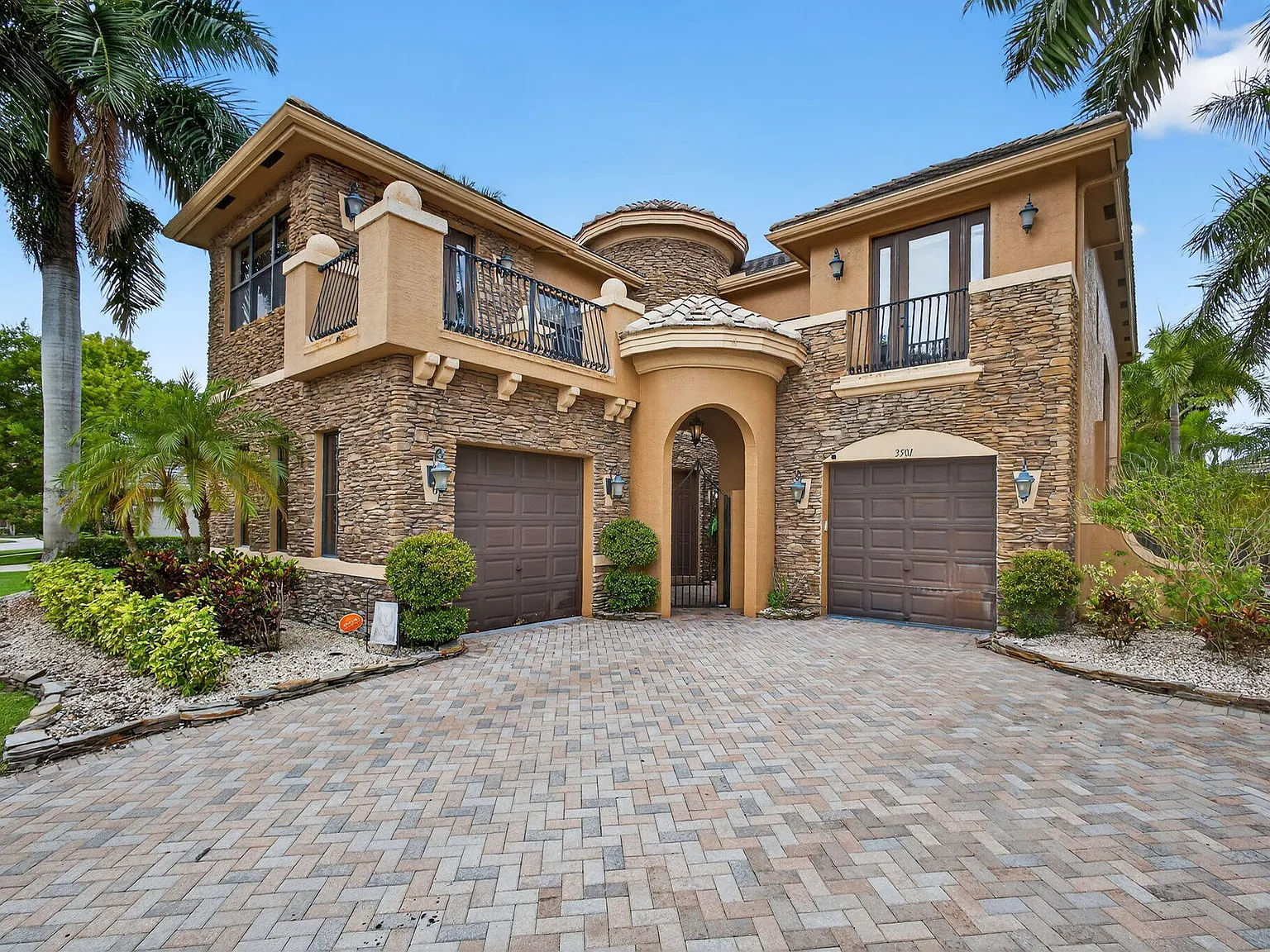 4 bed, 4.5 bath, 3581 sqft, $7,000 — Photo 1