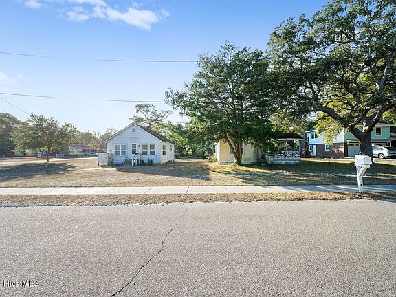 3rd image of 801 N Caswell Ave