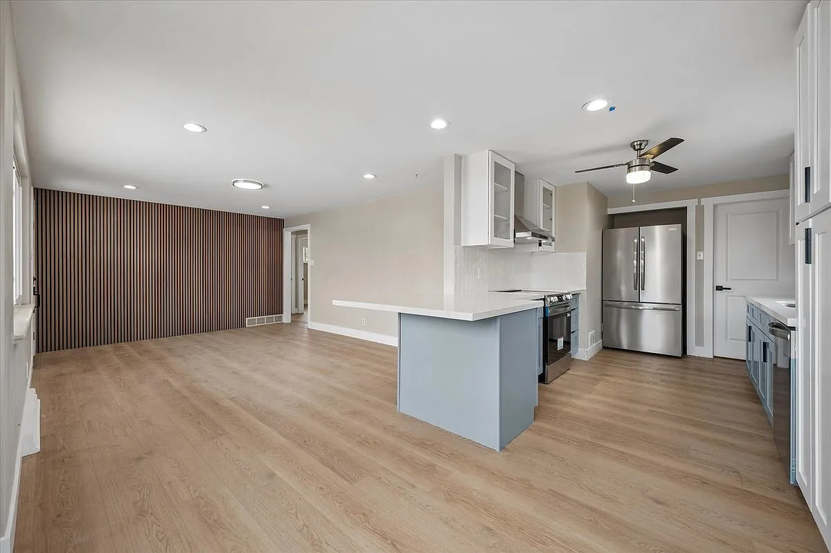 3 bed, 1.0 bath, 1036 sqft, $2,550 — Photo 3
