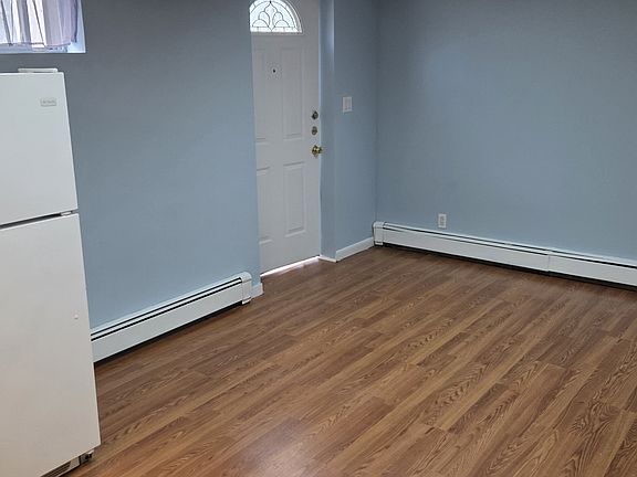4th image of 2393 Henry St