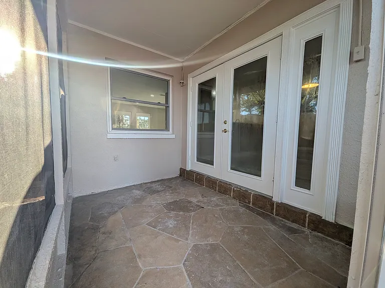 5523 Venetian Blvd NE — Photo 33