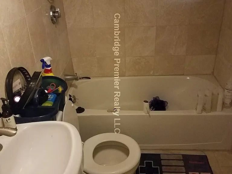 1105 Cambridge St — Photo 4