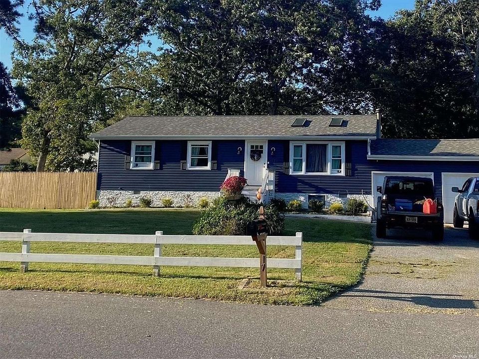 1st image of 17 Stanley Dr