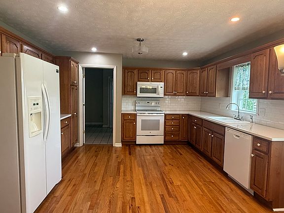 4th image of 544 Hackett Pike