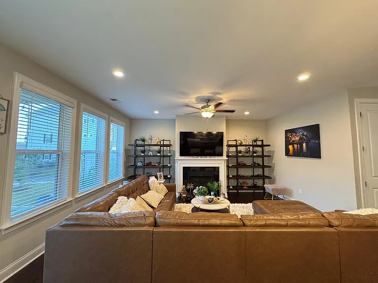 929 Haybeck Ln — Photo 4