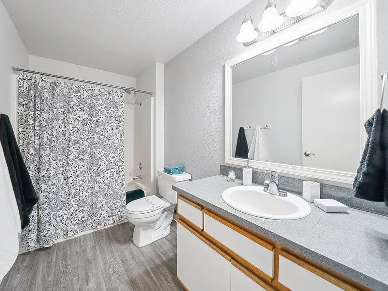 Crestbrook Apartments — Photo 16
