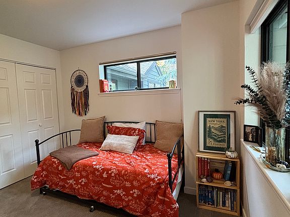 Twin daybed + twin trundle