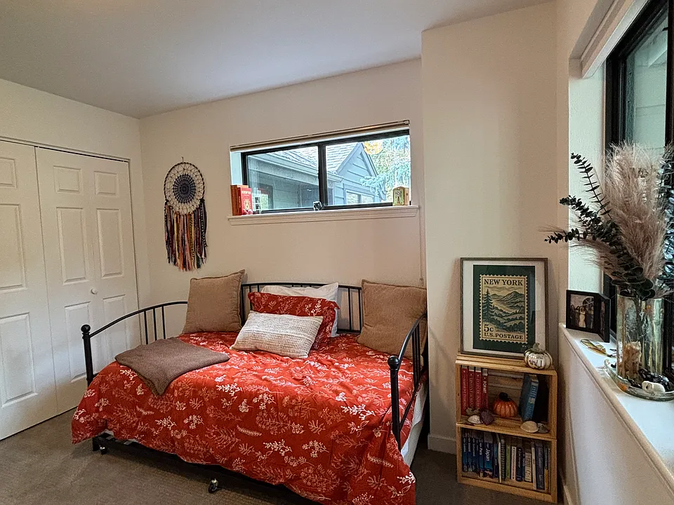Twin daybed + twin trundle
