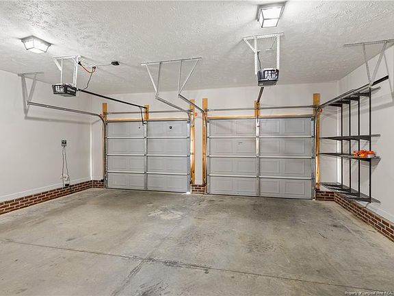 5th image of 225 Hogart St
