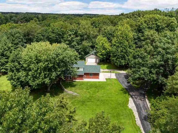 4698 Fox Ln NE, Iowa City, IA 52240