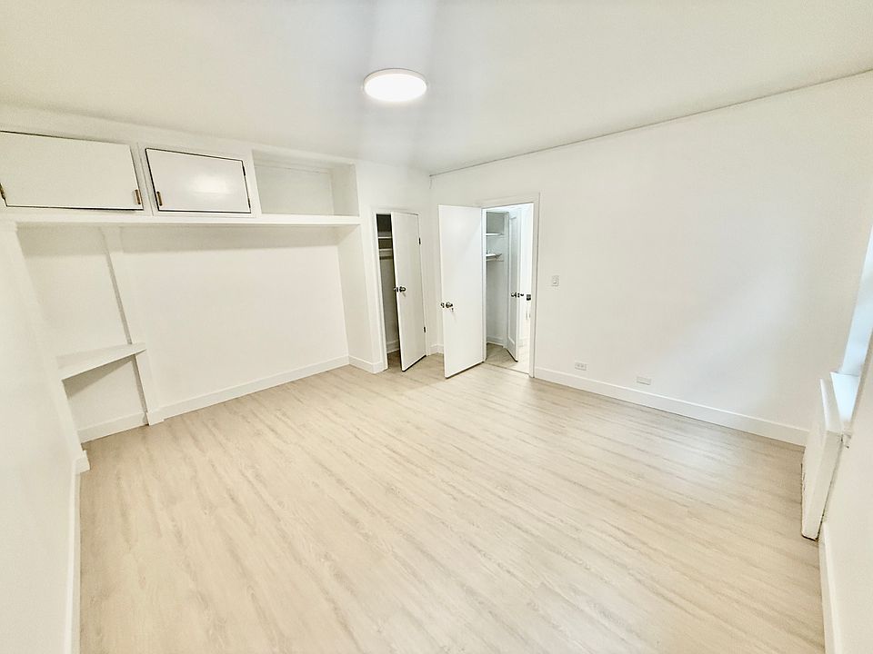 1st image of 14476 Sanford Ave APT 1E