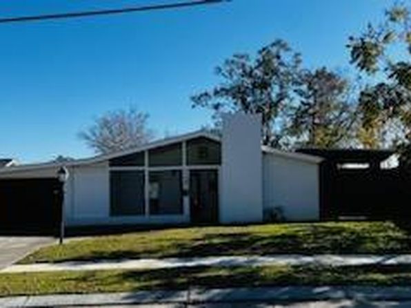 209 Douglas Dr