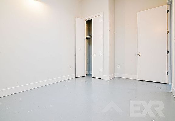 5th image of 619 Hancock St APT 5