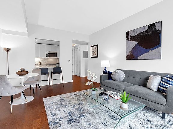 2nd image of 200 E 94th St APT 719