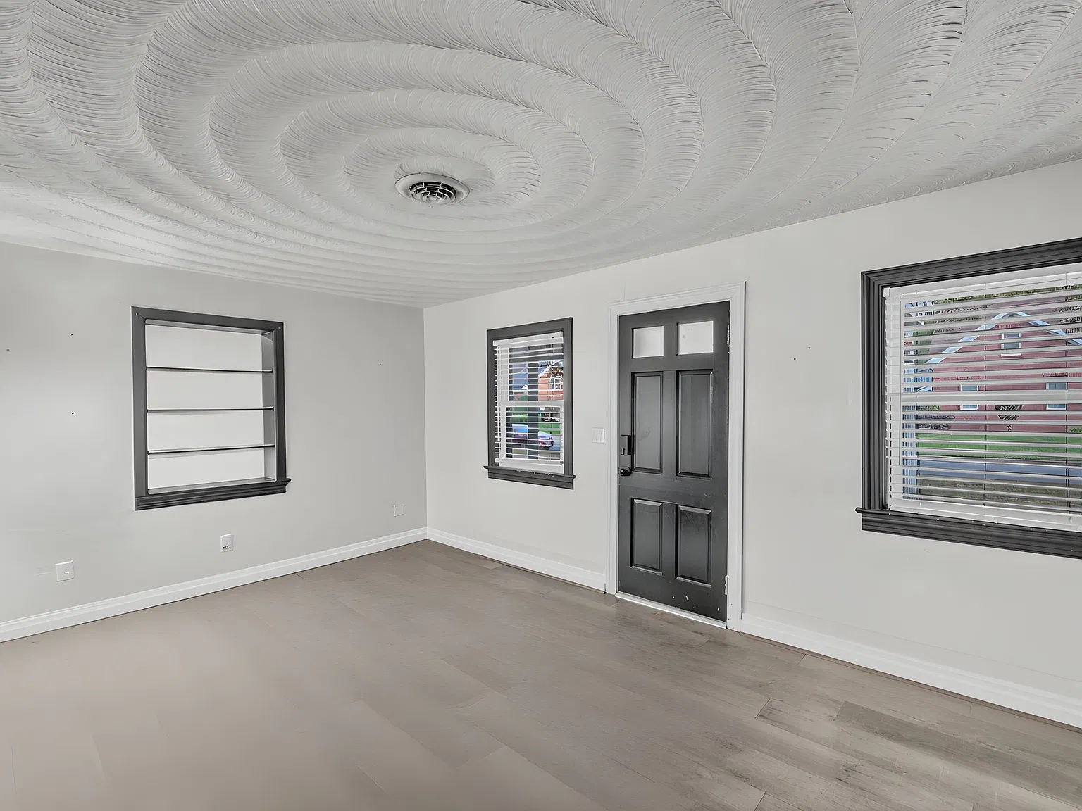 3 bed, 1296 sqft, $2,500 — Photo 4