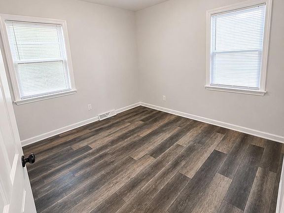 4th image of 12760 Sarsfield Ave