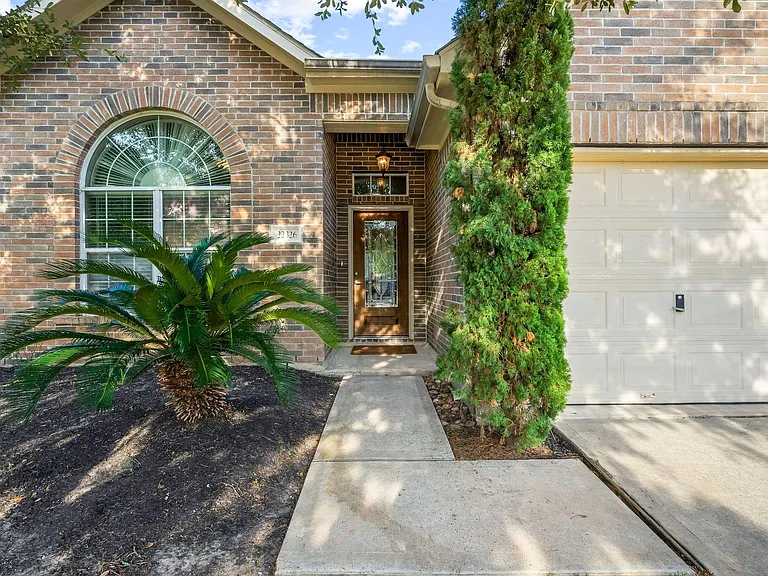 22326 E Daniel Oak Cir — Photo 2