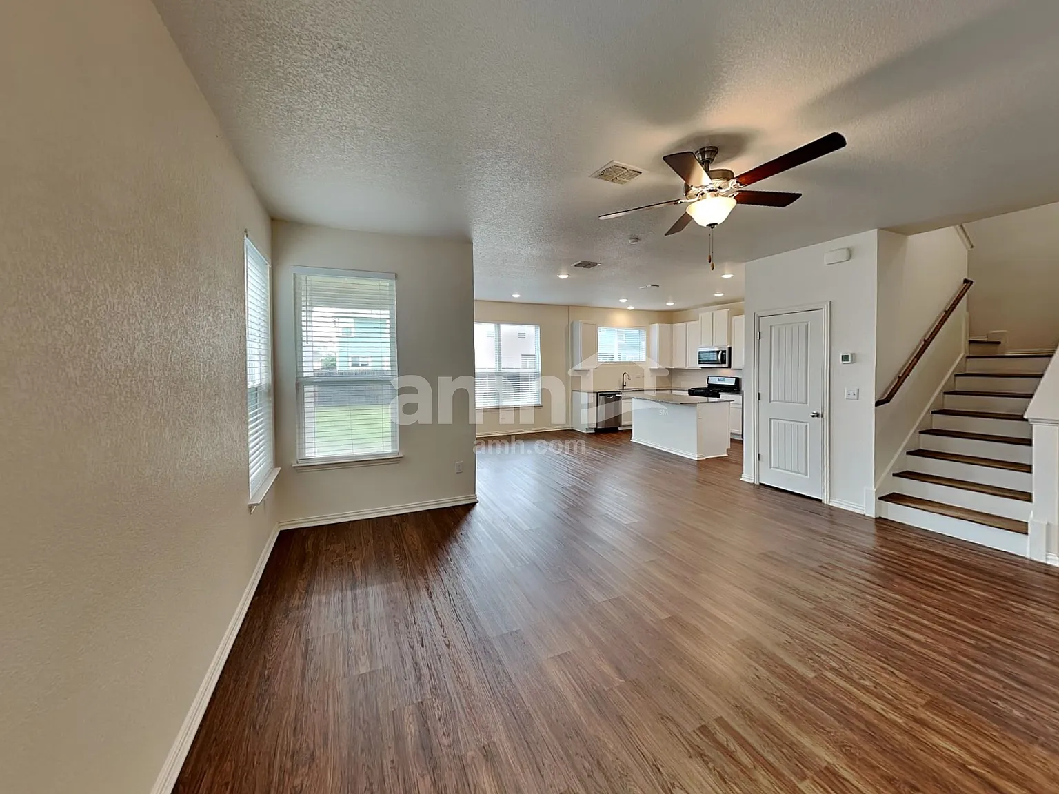 4 bed, 2.5 bath, 1905 sqft, $2,010 — Photo 4