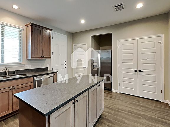 5th image of 179 Holly St Unit 303