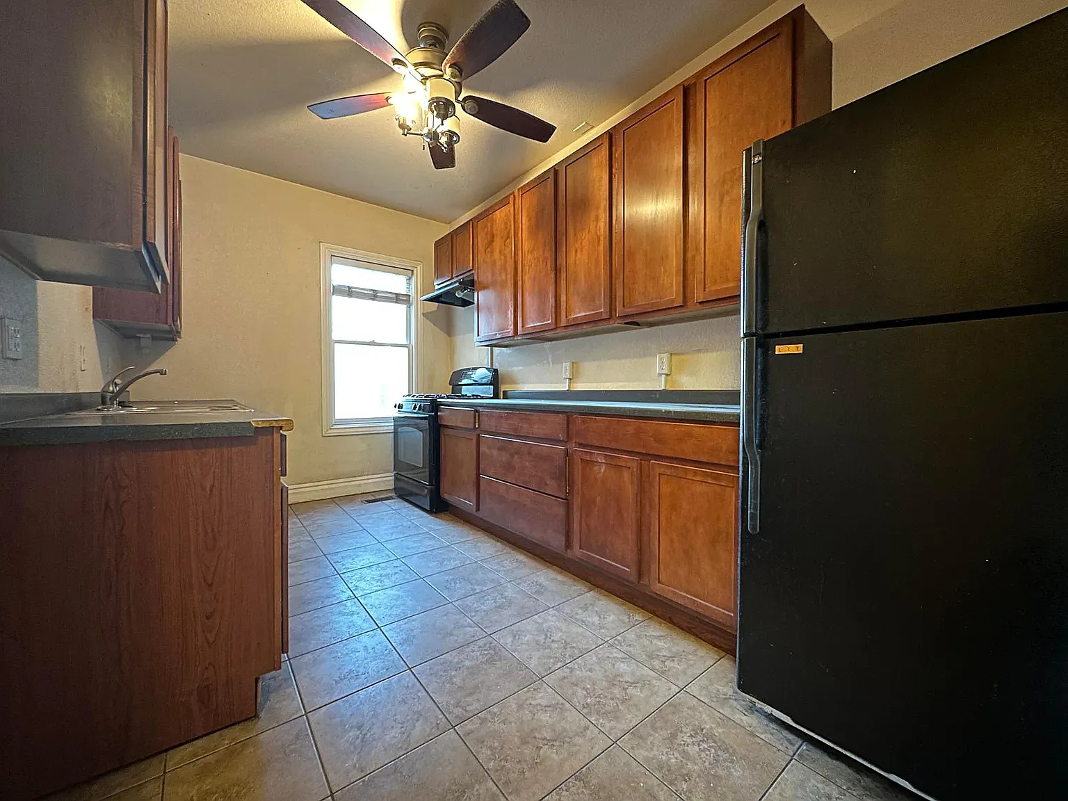 4 bed, 1150 sqft, $1,750 — Photo 2