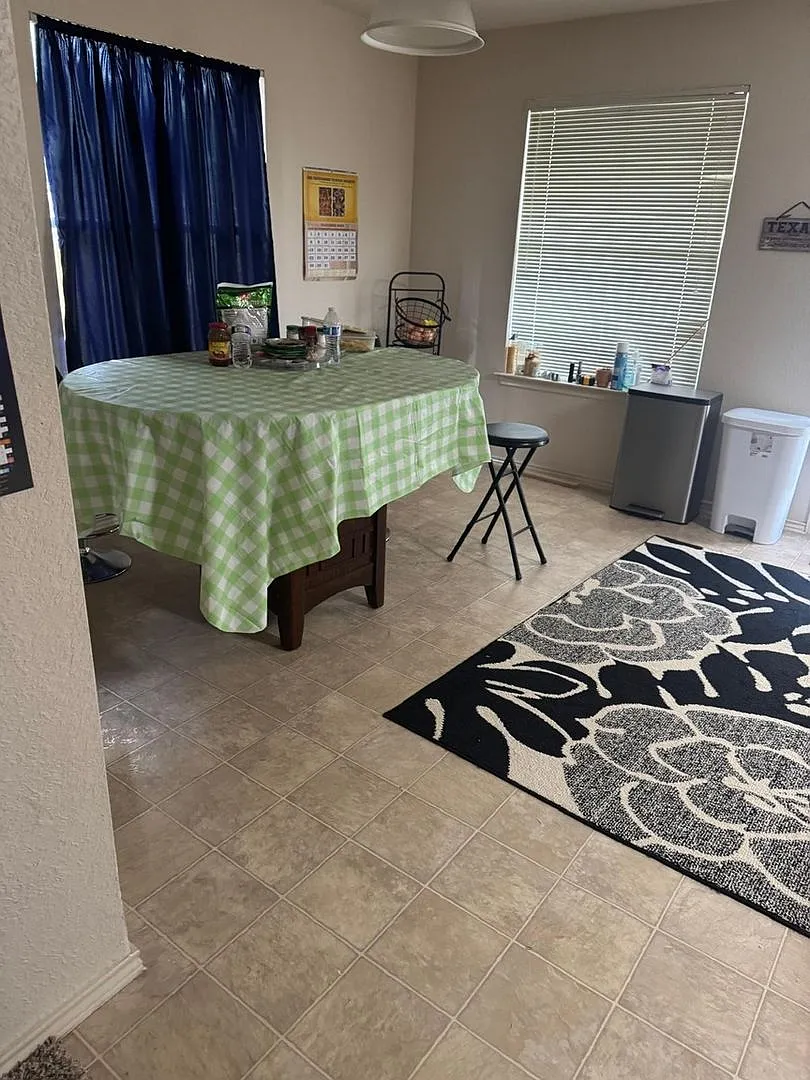 Spacious 4BR House in Pflugerville — Photo 2