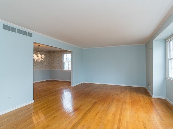 5th image of 509 Applewood Dr