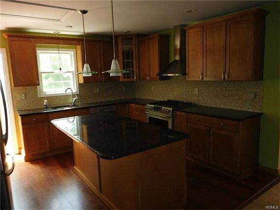 3rd image of 9 Hamilton Dr