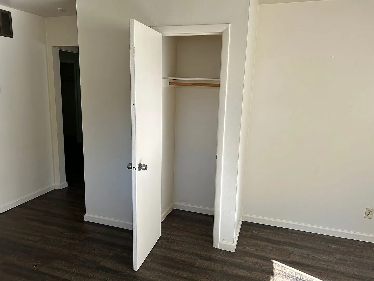 645 W Franklin St — Photo 4