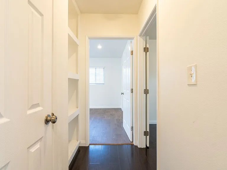 2540 Hudspeth St — Photo 16