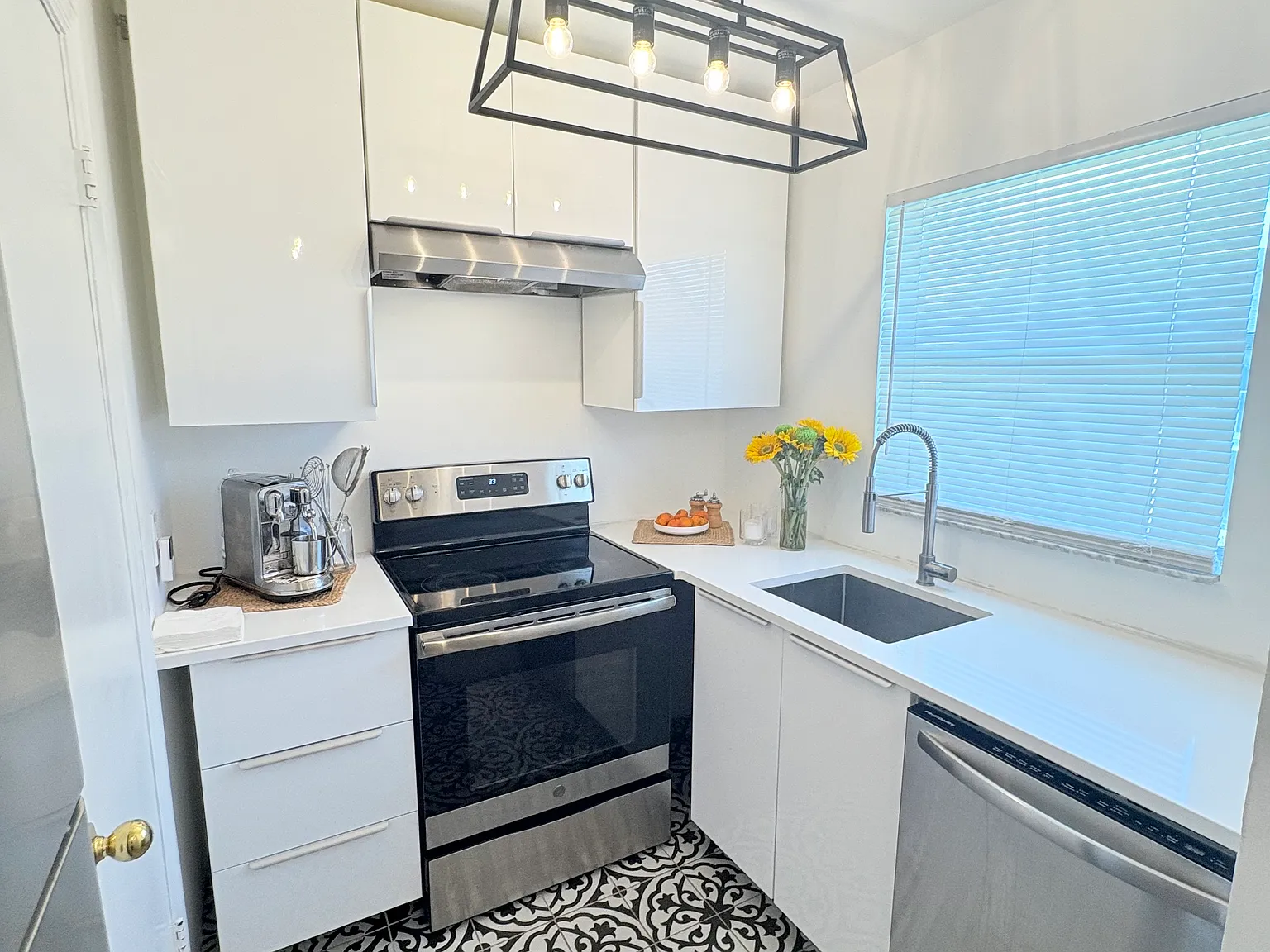 4124 Pershing Pointe Pl — Photo 1