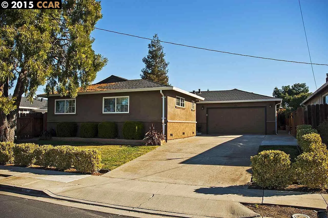 122 Estates St photo 1