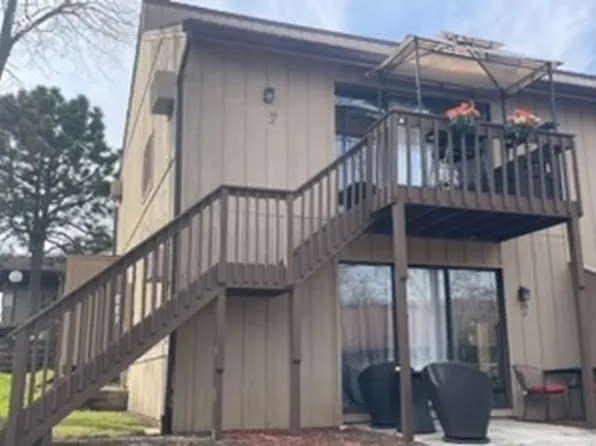 36 Bermuda Colony APT 8, Fox Lake, IL 60020