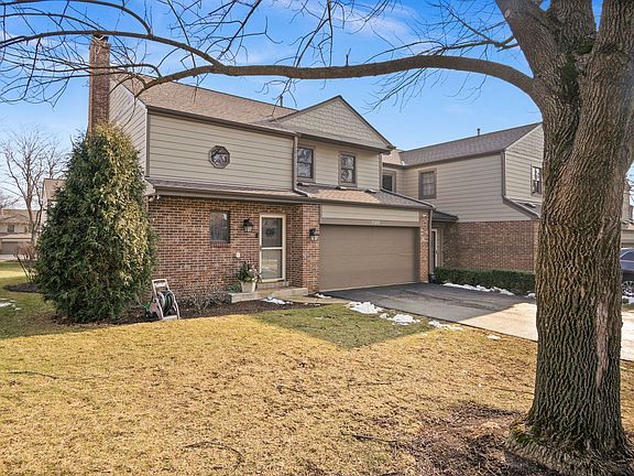 2nd image of 7S367 Augusta Ln