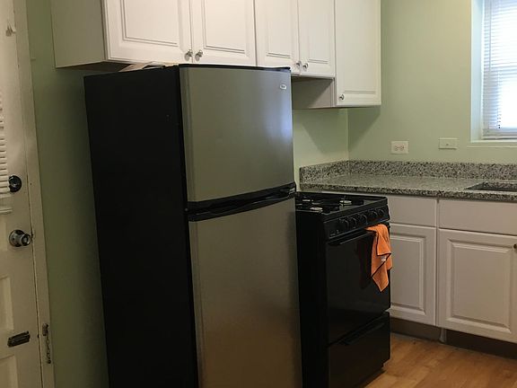 4th image of 6109 N Seeley Ave #G