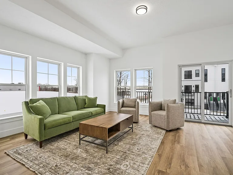 NorthWest TownHomes — Photo 4