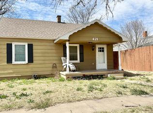 421 S Elm St, Mooreland, OK 73852