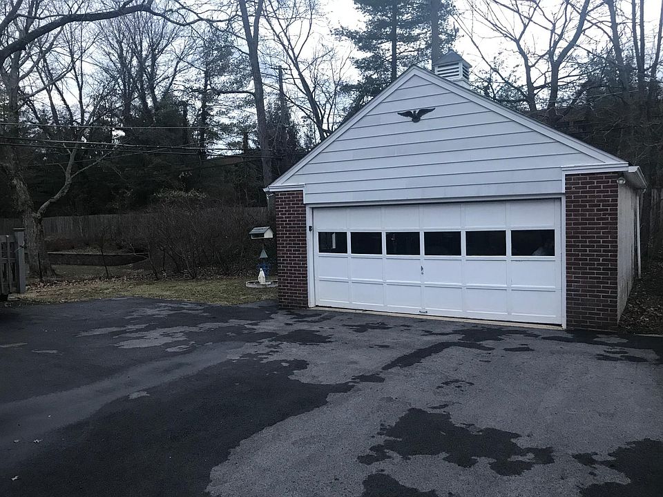 2nd image of 160 Brooklea Rd