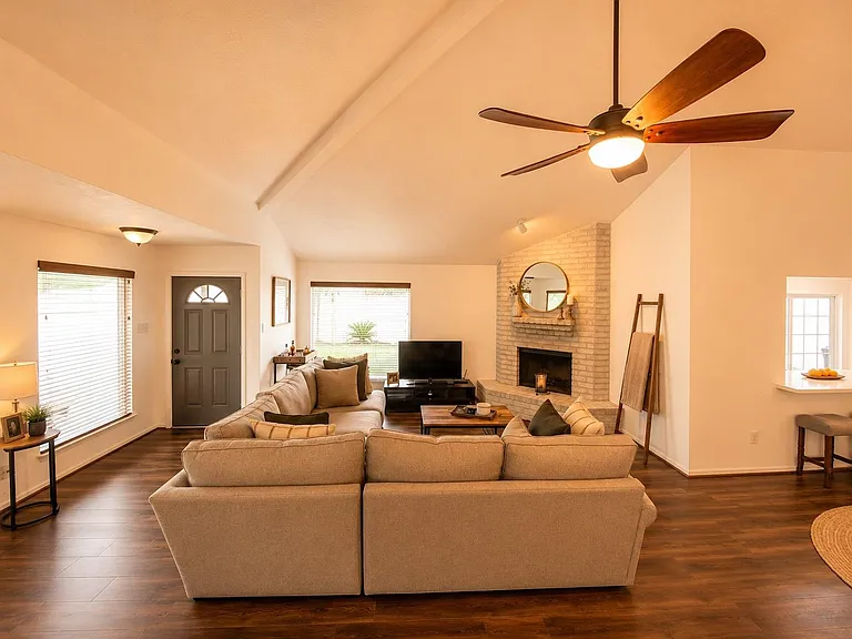 8310 Spring Wind Dr — Photo 5