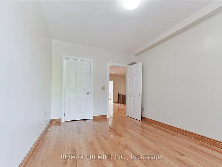 1575 Bayview Ave — Photo 10