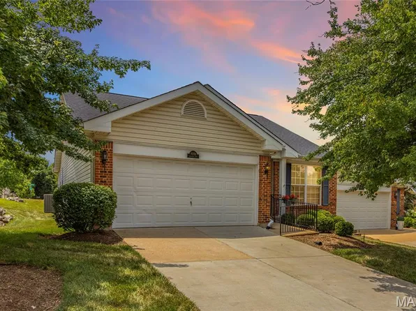 10158 Chancery Ln, Saint Louis, MO 63123