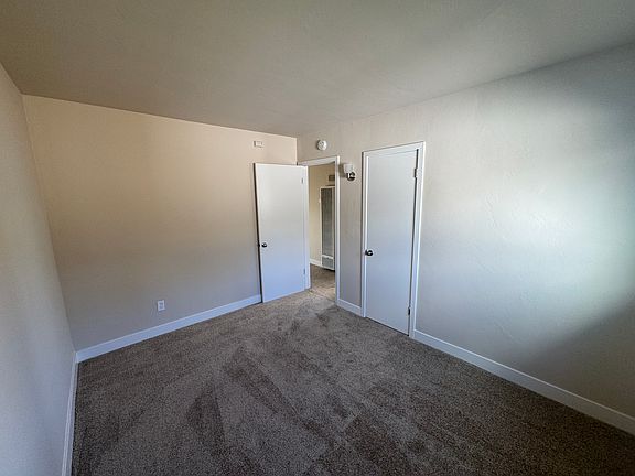 5th image of 2227 1/2 S Lanoitan Ave S