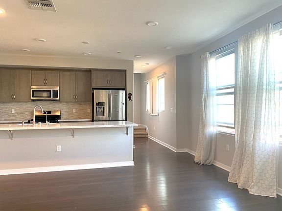 3rd image of 1051 Bigleaf Pl #105