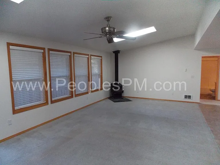 6709 NE 2nd Pl — Photo 4